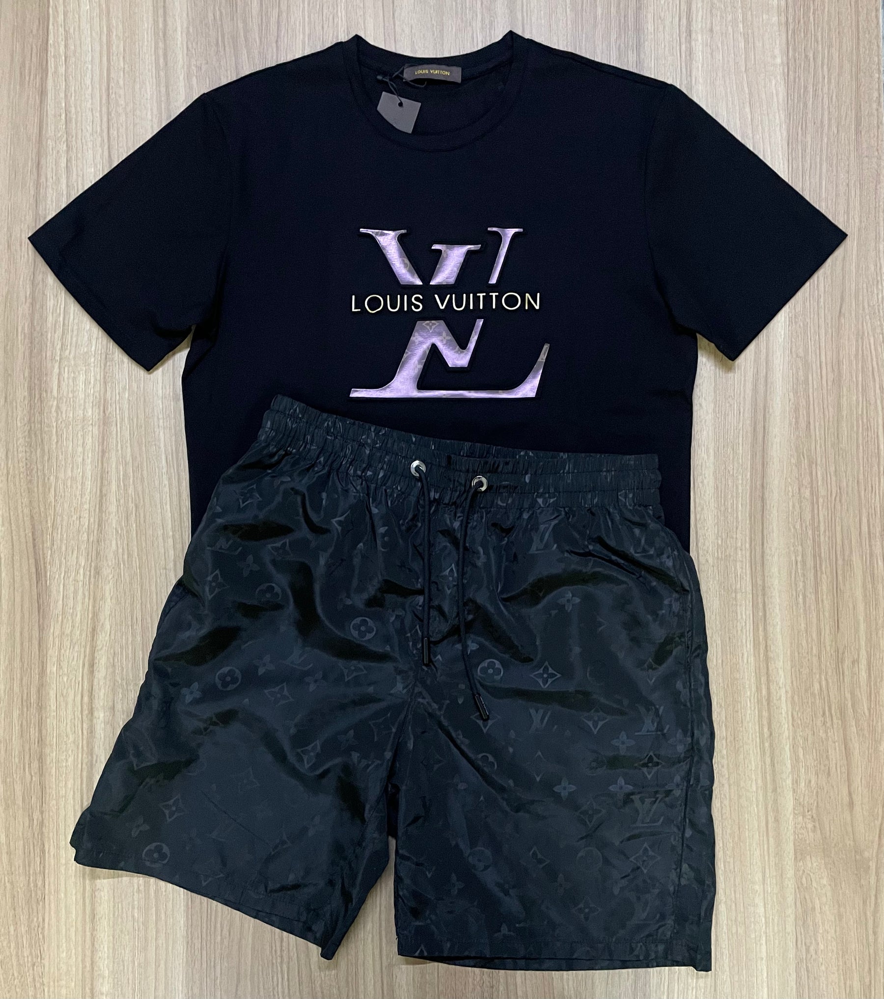 Oferta Black Friday – Kit Duplo de Grife 2 Camisas + 2 Bermudas com Desconto Exclusivo!