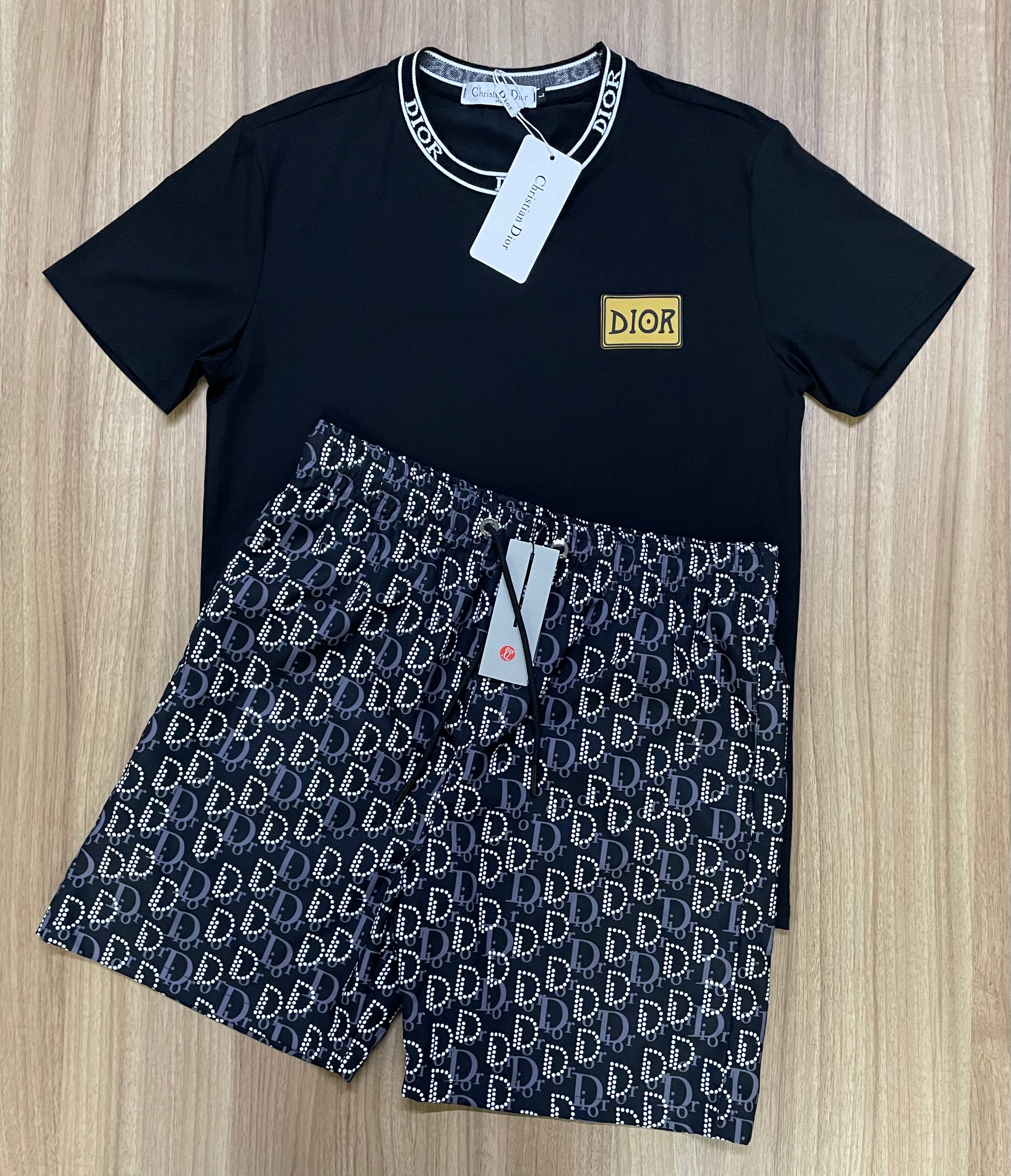 Oferta Black Friday – Kit Duplo de Grife 2 Camisas + 2 Bermudas com Desconto Exclusivo!