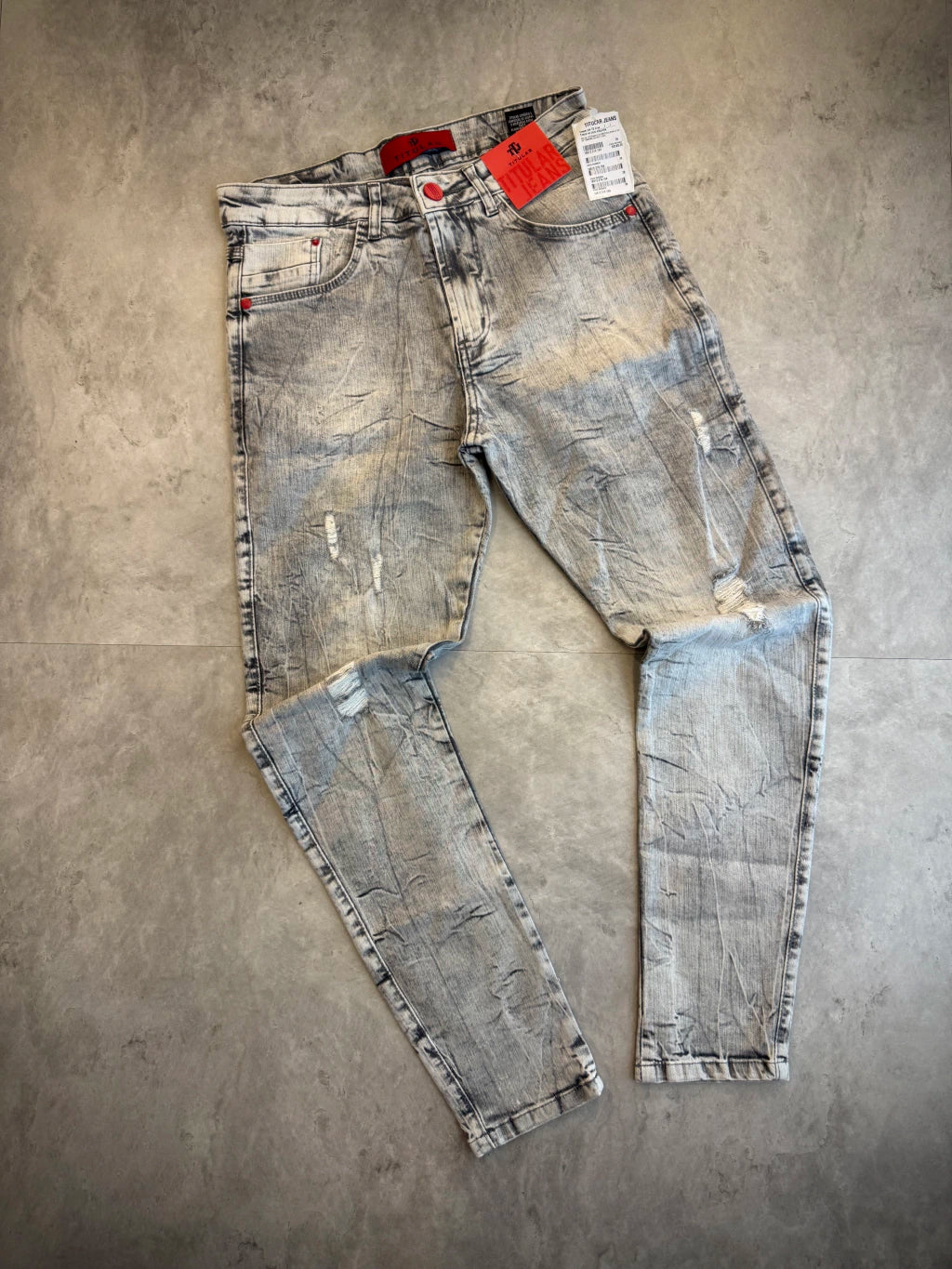Calça Jeans Titular - Cinza Mármore Puídos Det. Red