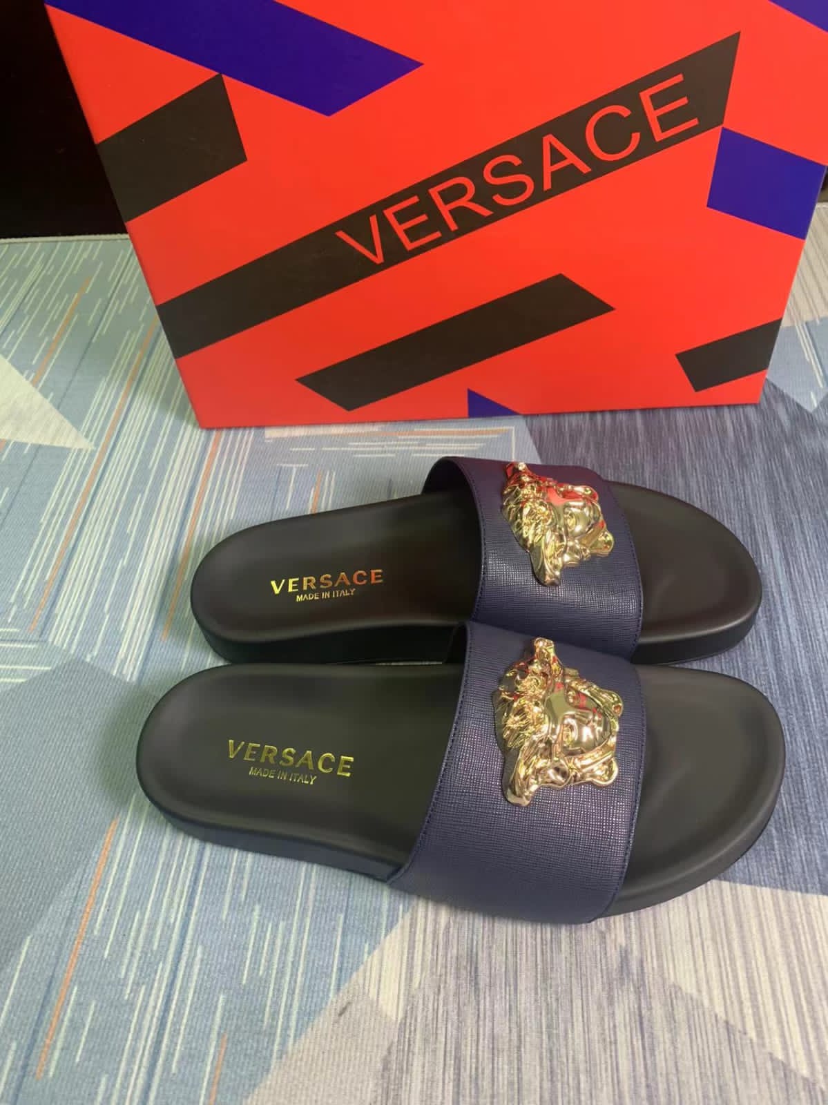 Conjunto de Grife Versace [CAMISA + BERMUDA + SANDÁLIA]