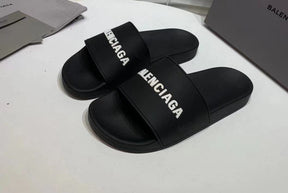 Conjunto de Grife Balenciaga [CAMISA + BERMUDA + SANDÁLIA + BONÉ]