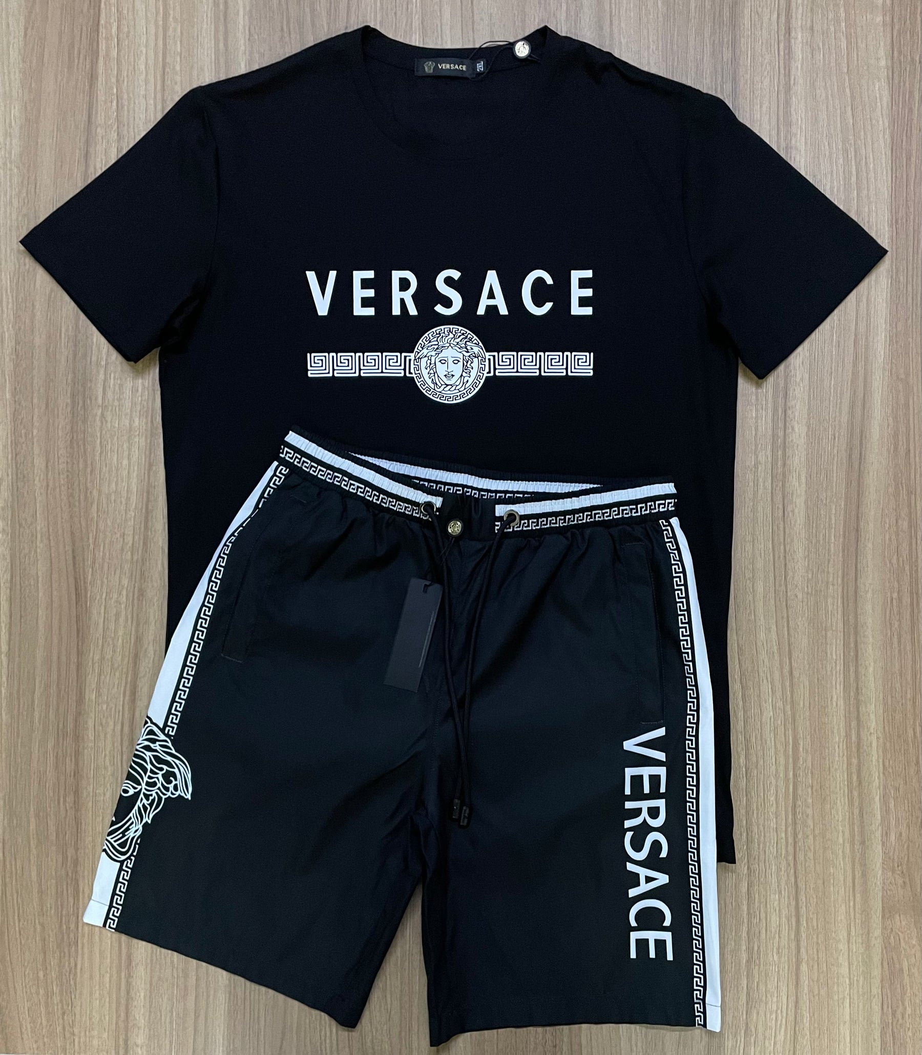 Oferta Black Friday – Kit Duplo de Grife 2 Camisas + 2 Bermudas com Desconto Exclusivo!