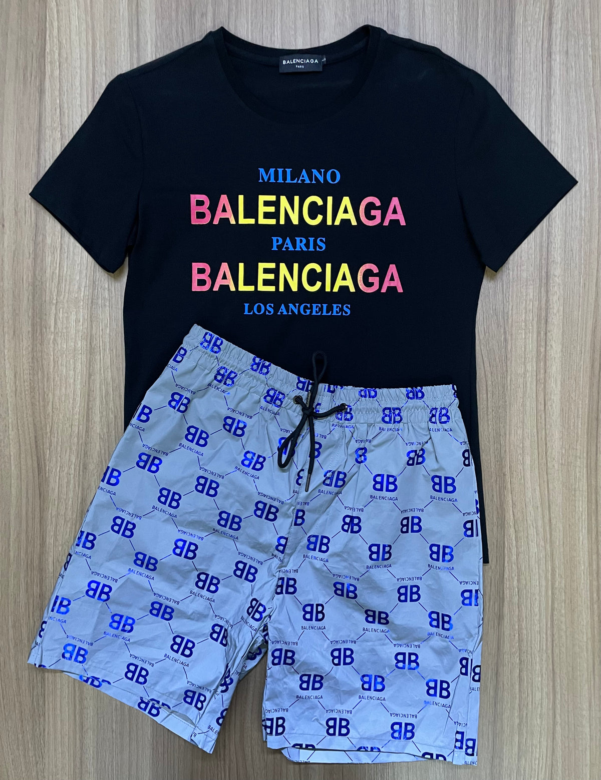 Oferta Black Friday – Kit Duplo de Grife 2 Camisas + 2 Bermudas com Desconto Exclusivo!