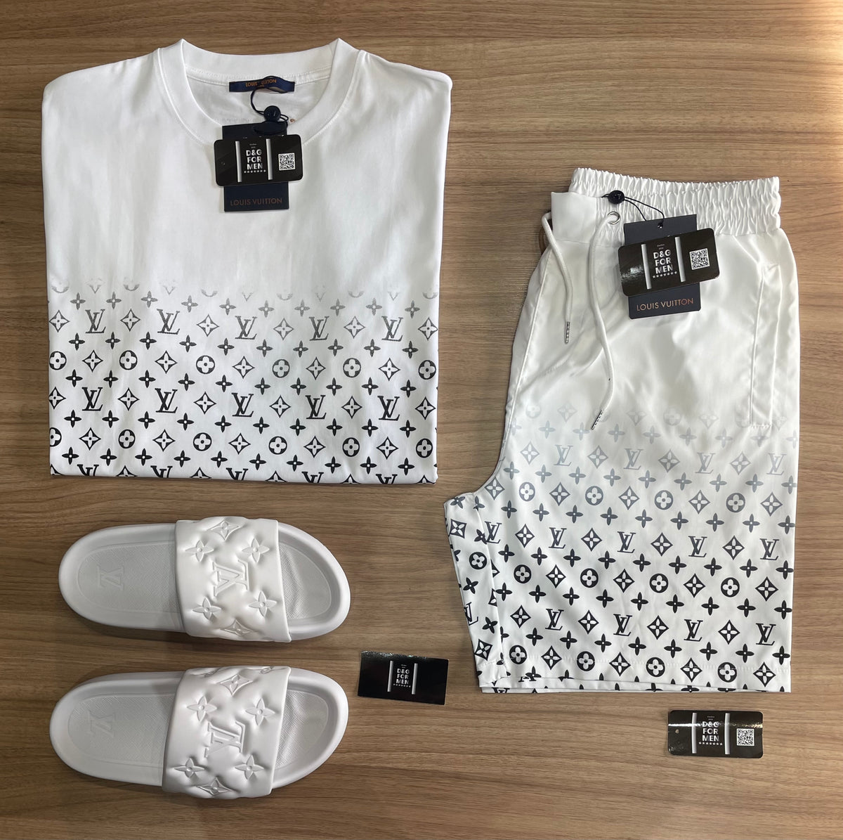 Conjunto de Grife LV Branco [CAMISA + BERMUDA + SANDÁLIA]