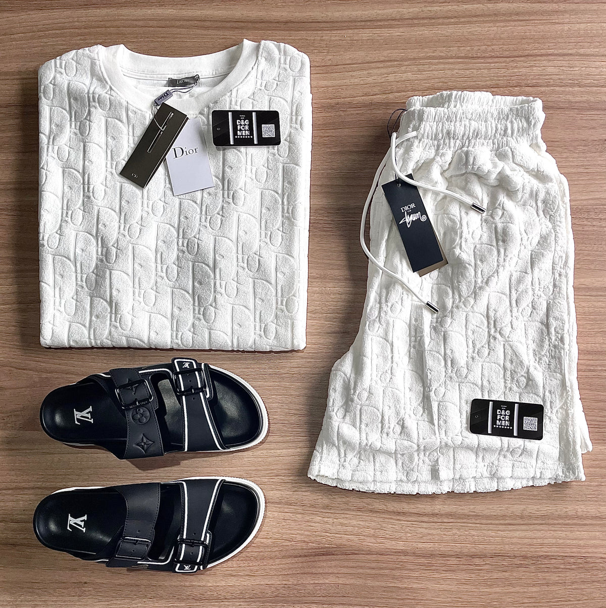 Conjunto de Grife Branco [CAMISA + BERMUDA + SANDÁLIA]
