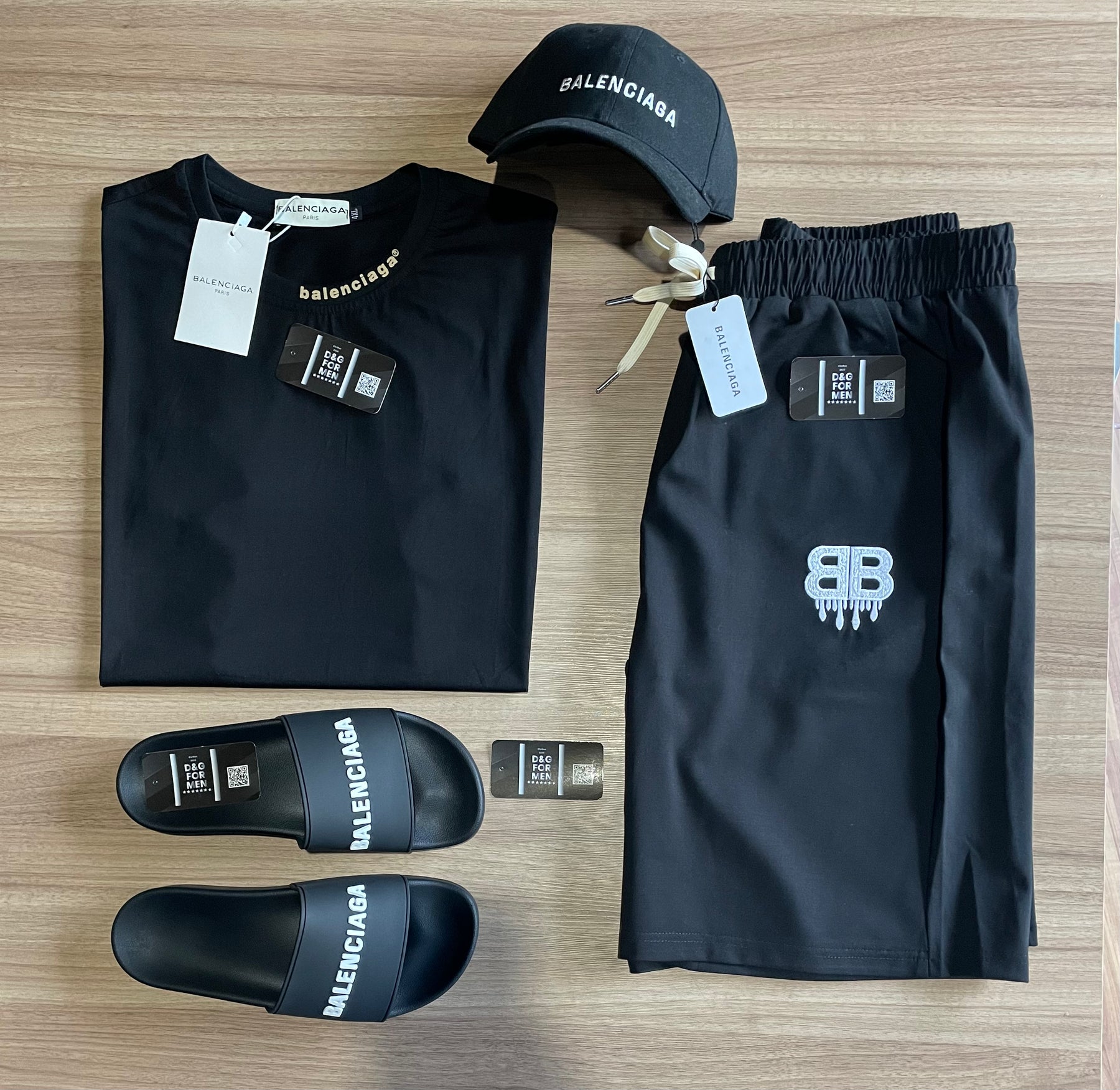 Conjunto de Grife Balenciaga [CAMISA + BERMUDA + SANDÁLIA + BONÉ]