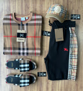 Conjunto de Grife Burberry [CAMISA + BERMUDA + SANDÁLIA + BONÉ]