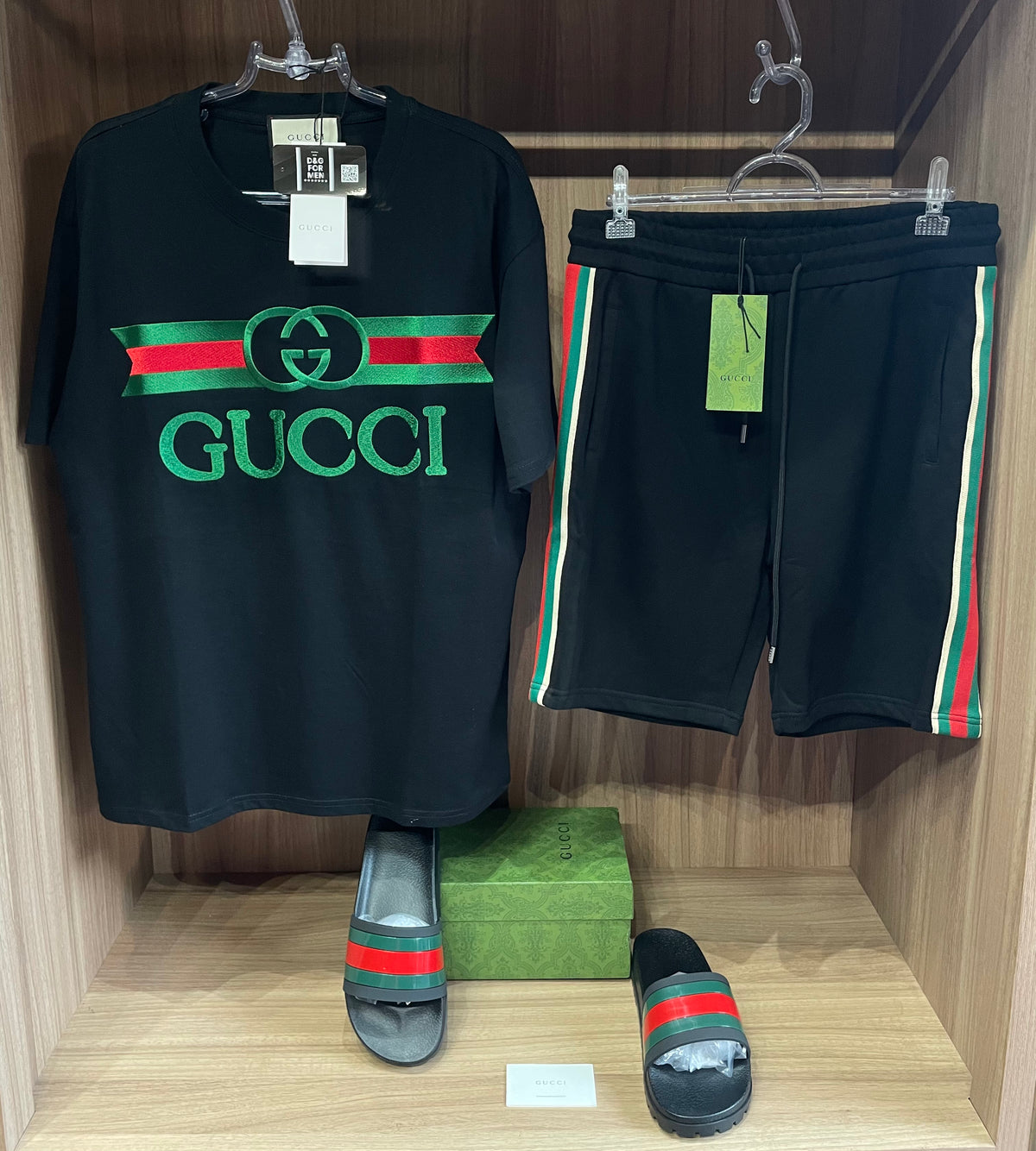 Conjunto de Grife Gucci Preto [CAMISA + BERMUDA + SANDÁLIA]
