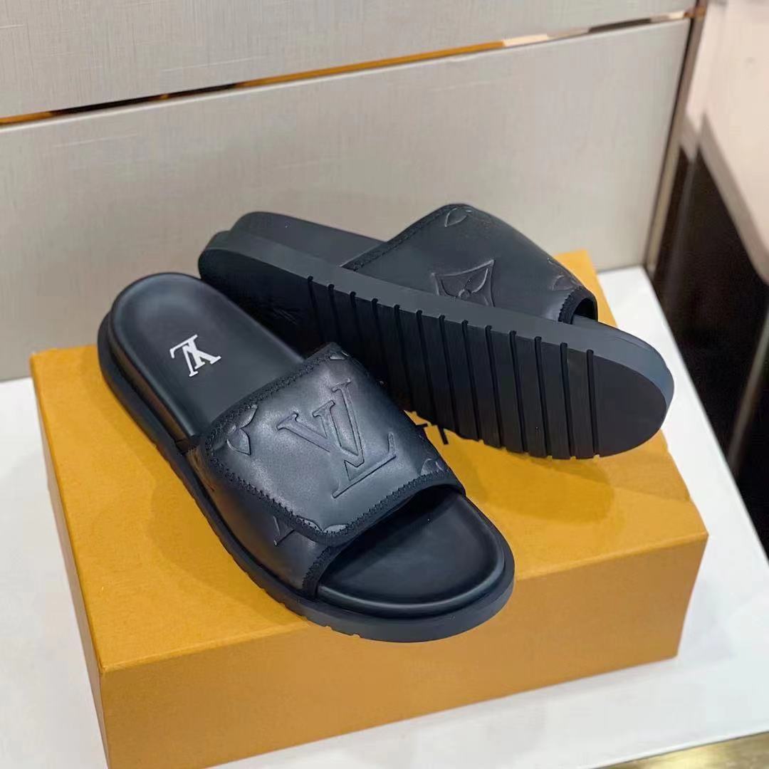 Conjunto de Grife LV Preto [CAMISA + BERMUDA + SANDÁLIA]