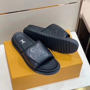 Conjunto de Grife LV Preto [CAMISA + BERMUDA + SANDÁLIA]