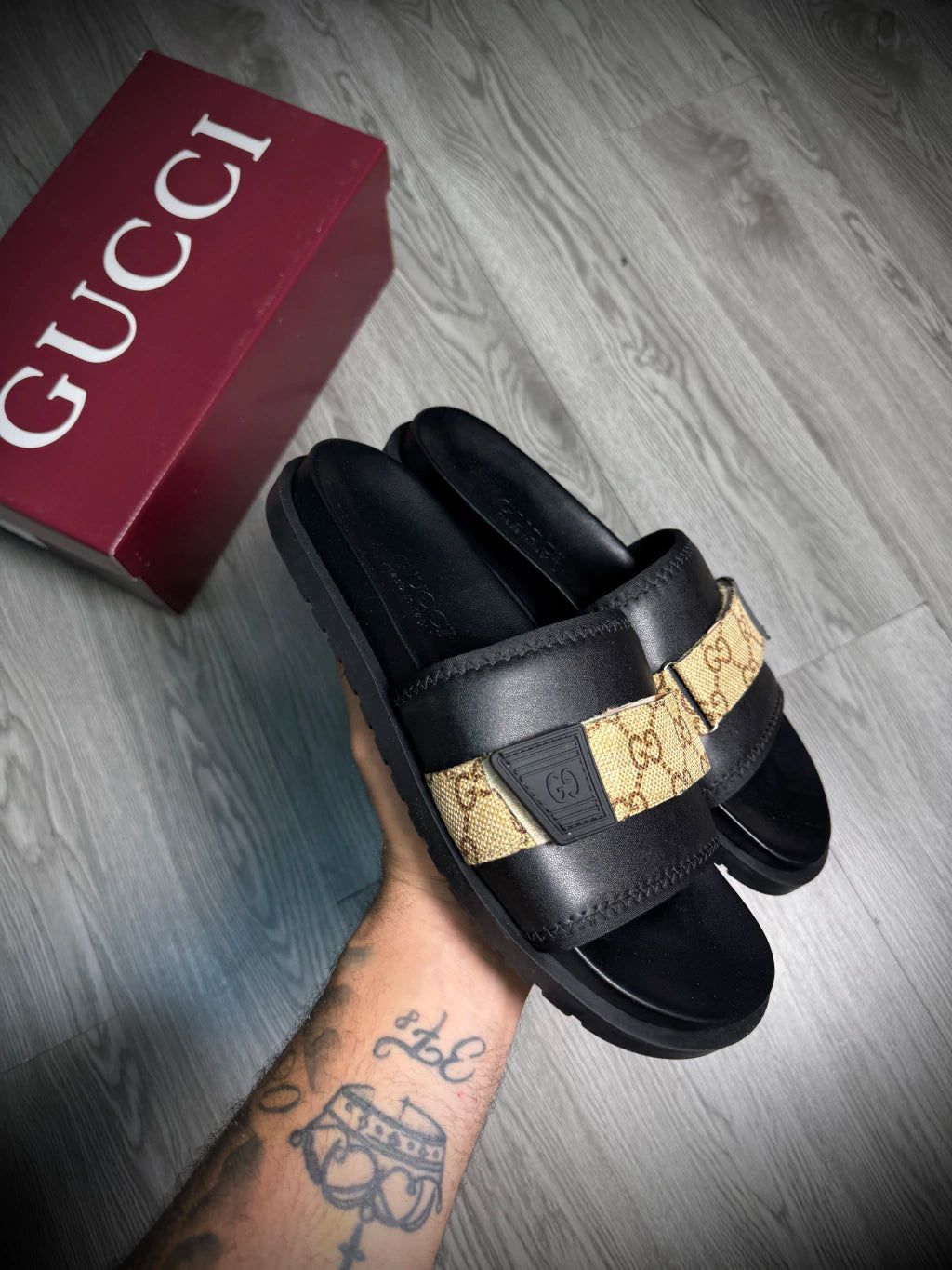 Slide Importada GUCCI | Faixa Bege GG - PRETO