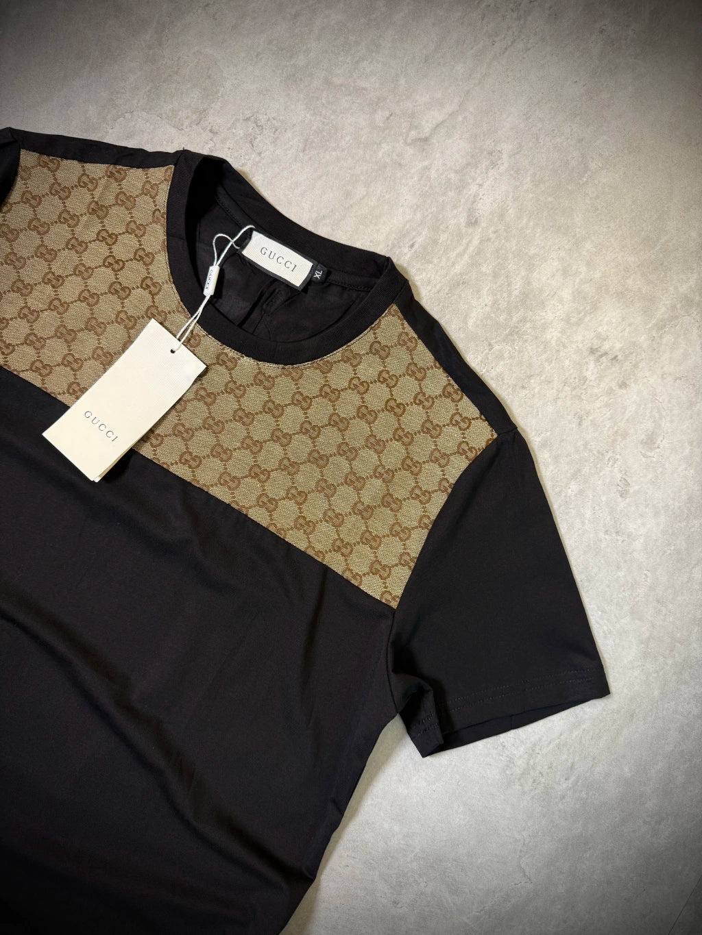 Camisa Grife Importada GUCCI | Metade - Preta
