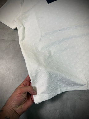 Camisa Louis Vuitton Alto Relevo | Símbolos LV - Importada Premium - Branca
