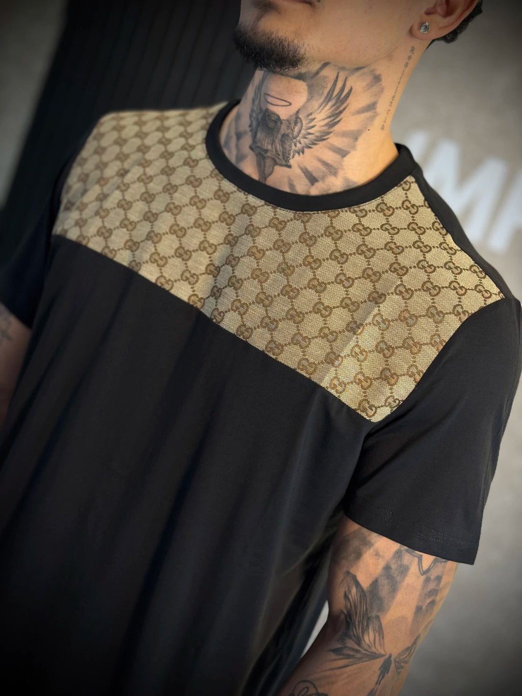 Camisa Grife Importada GUCCI | Metade - Preta