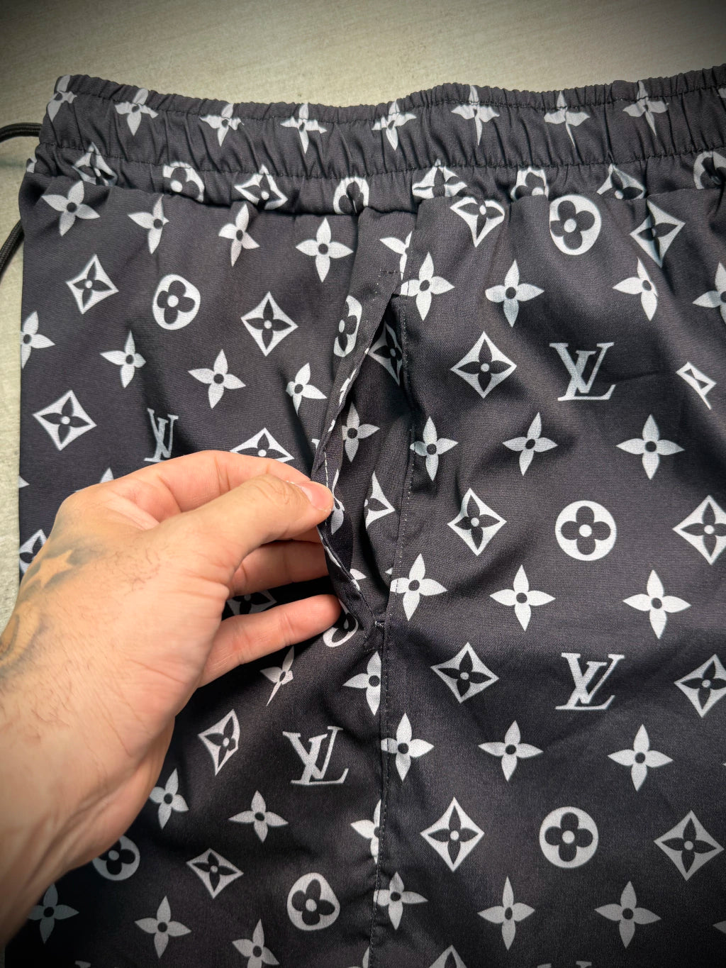 Short Louis Vuitton LV - Símbolos | Preto