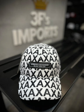 Boné Armani Exchange Letreiro - Branco com AX Preto