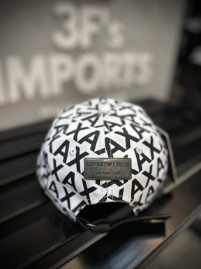 Boné Armani Exchange Letreiro - Branco com AX Preto