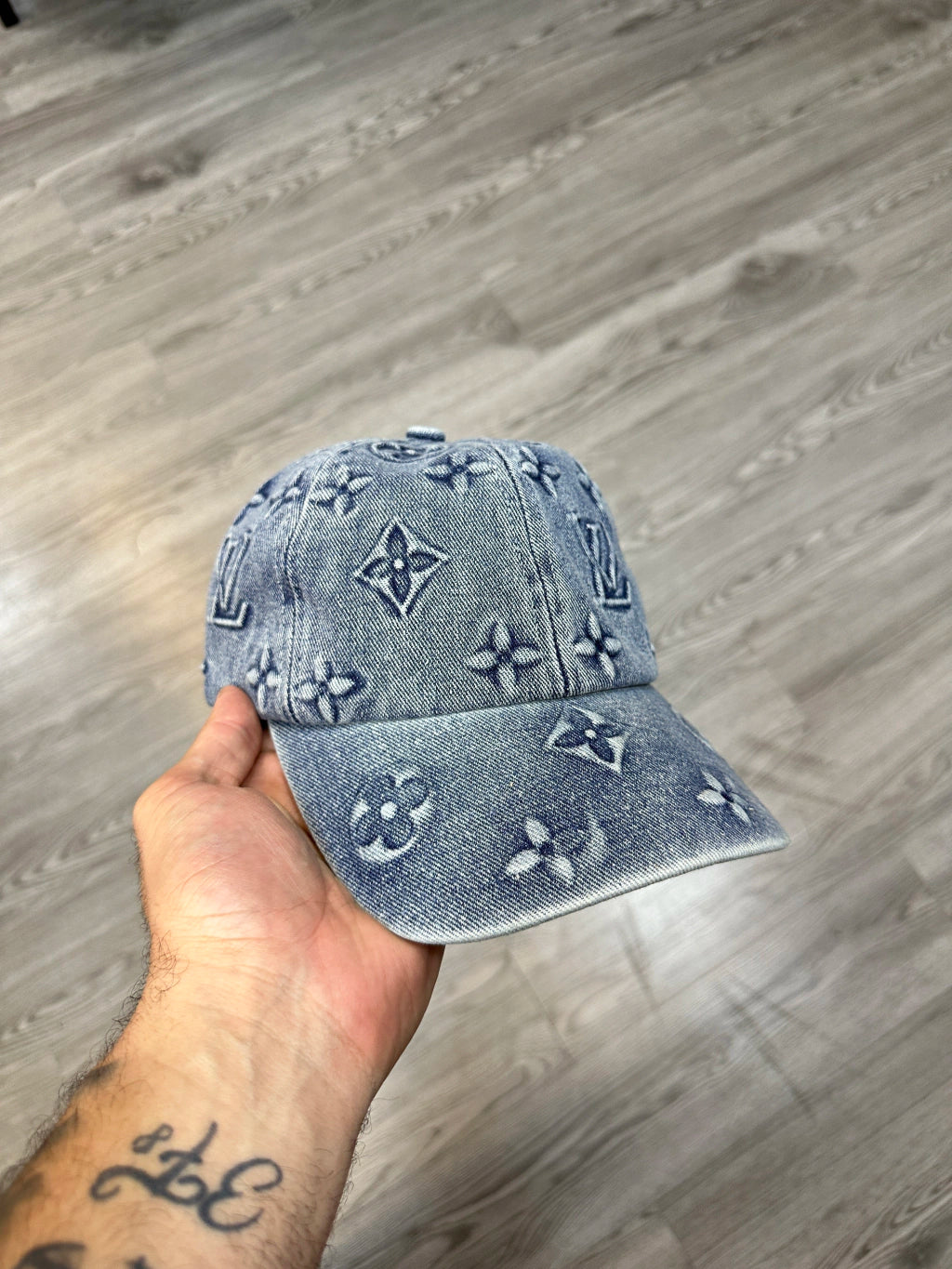 Boné Importado Louis Vuitton LV - Jeans Misto