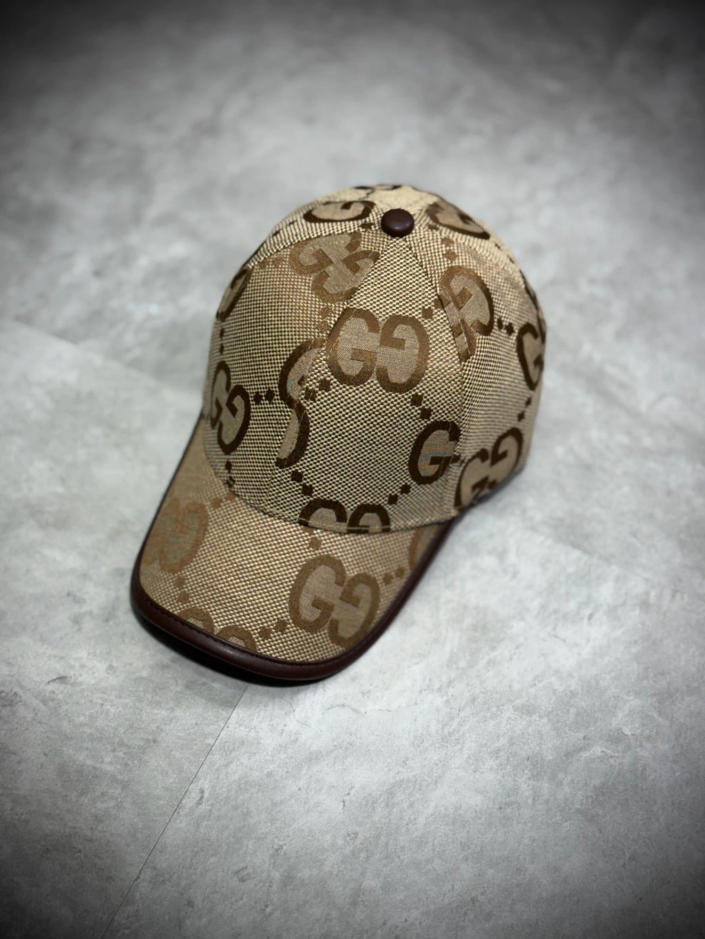 Boné Gucci - Estampa GG Grande (Bege)