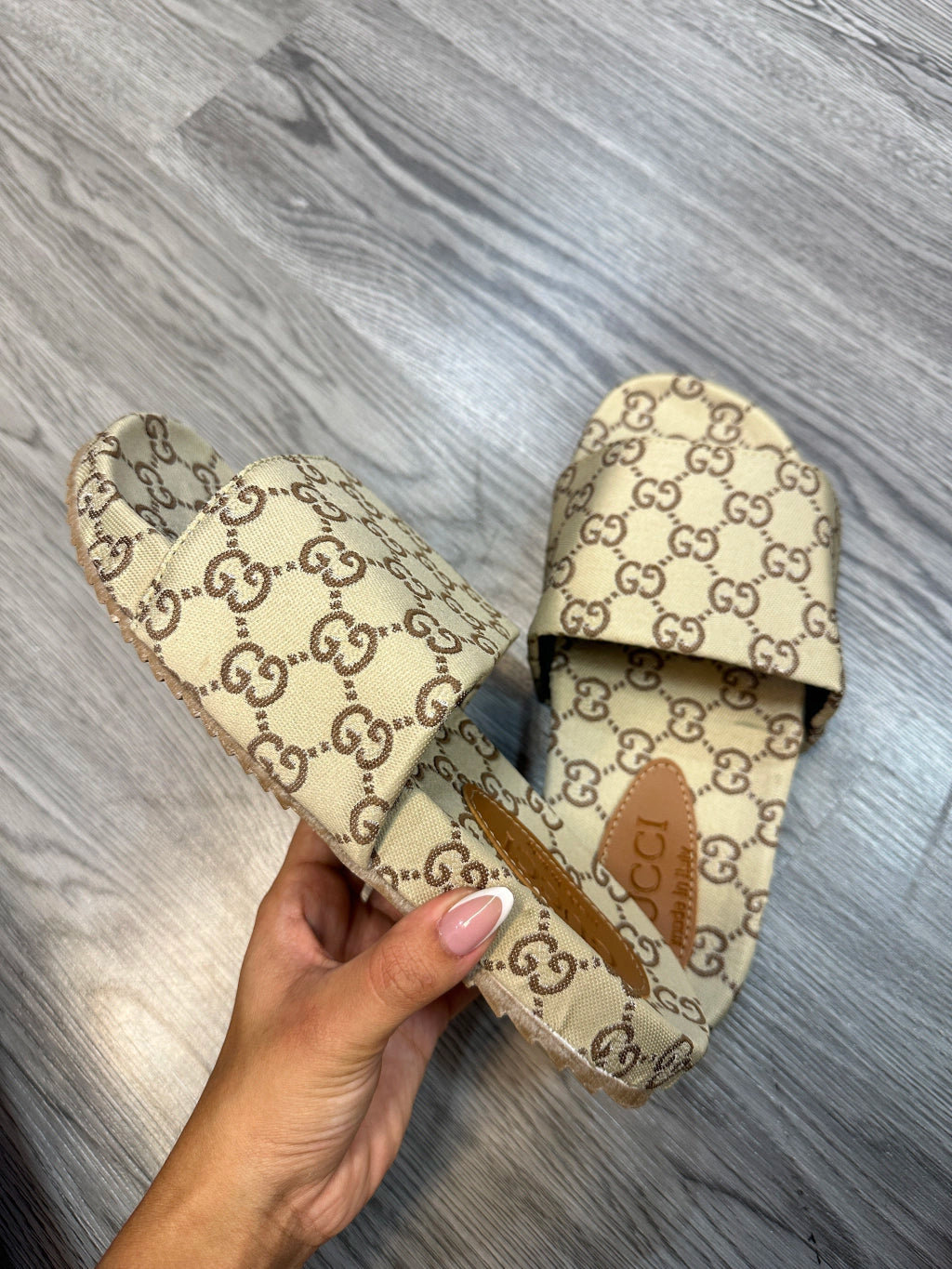 Slide Gucci - Bege - Importada