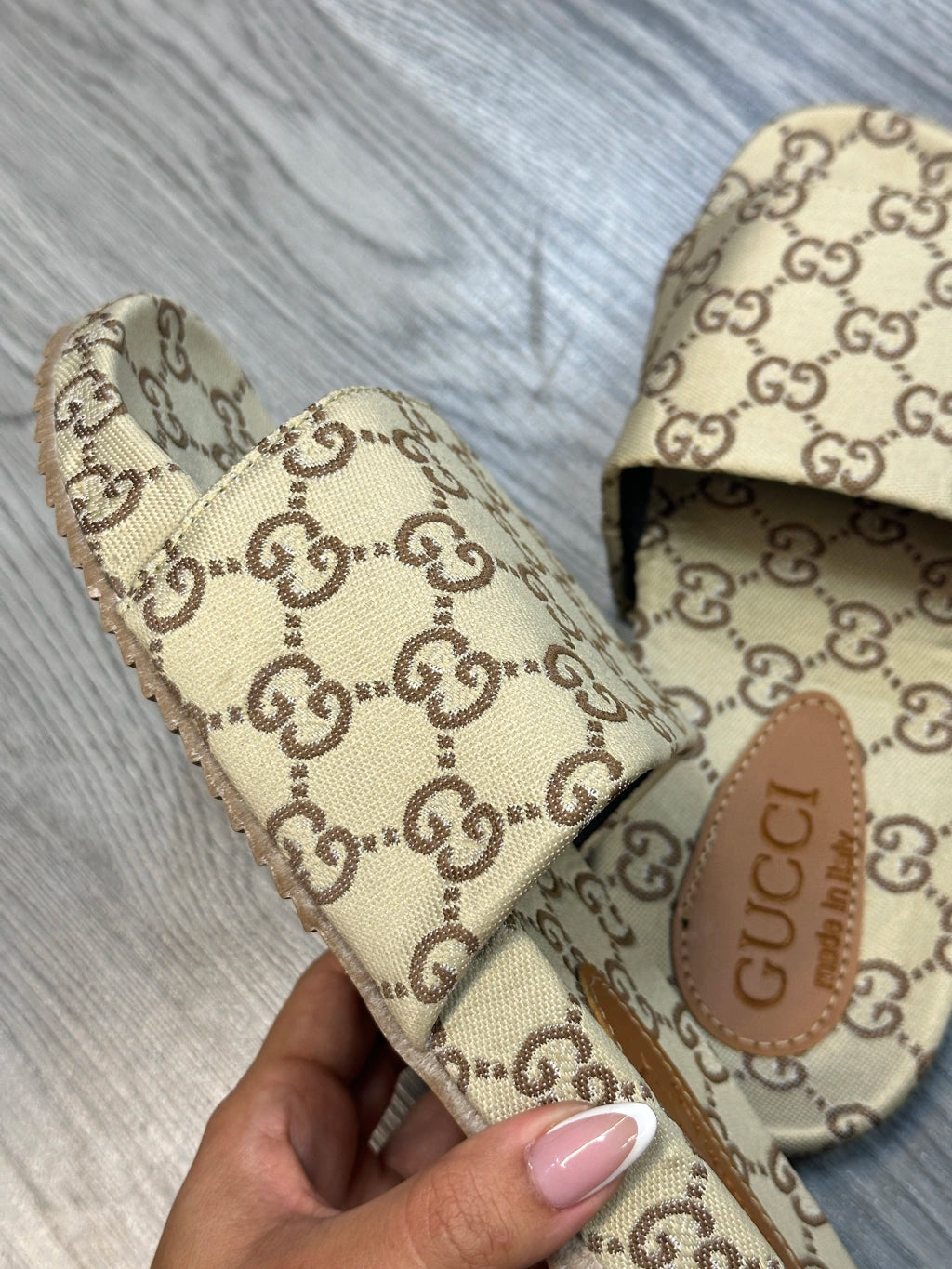 Slide Gucci - Bege - Importada