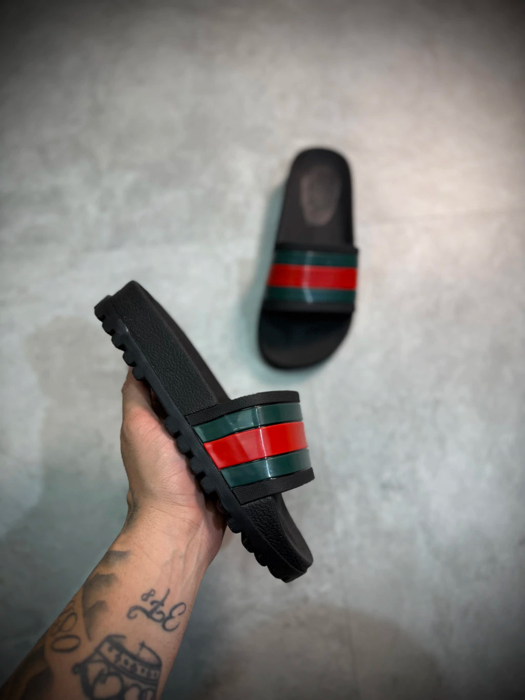 Slide Importada GUCCI | Faixa Italia - Preto