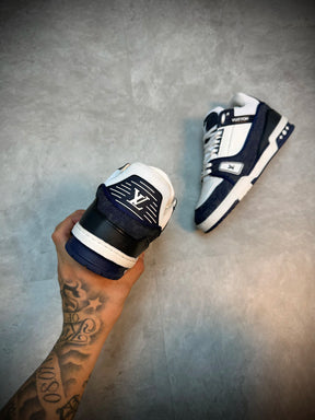 Tênis LV - Louis Vuitton Símbolos | JEANS - Branco e Azul