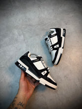 Tênis LV Símbolos | JEANS - Branco e Preto