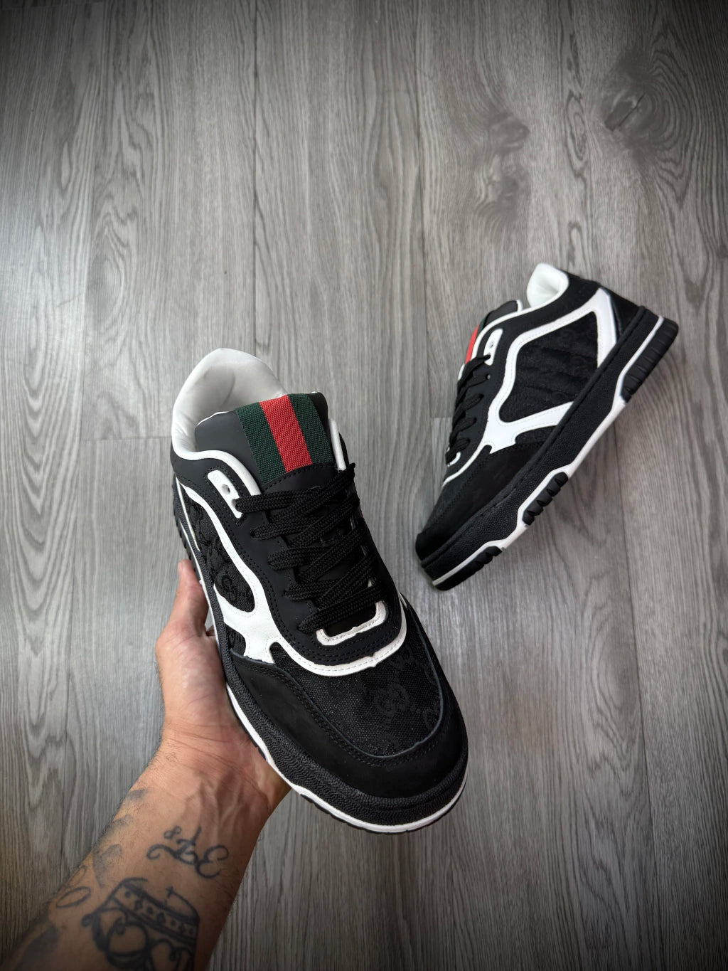 Tênis Importado Gucci | Monograma - Detalhe Listra Vermelha e Verde - PRETO