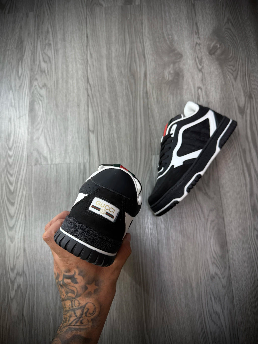 Tênis Importado Gucci | Monograma - Detalhe Listra Vermelha e Verde - PRETO